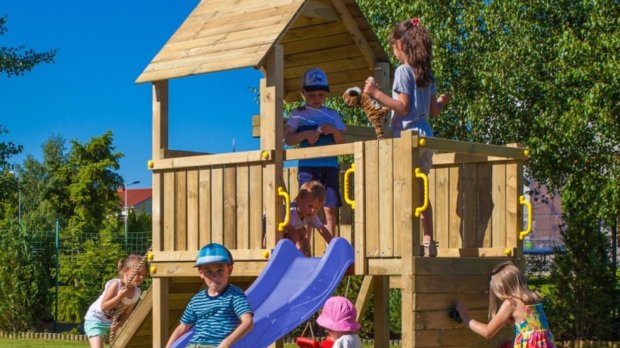 Choosing The Perfect Children's Climbing Frames For Your Garden