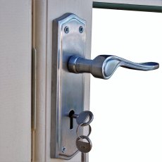 8Gx 10 Shire Marlborough Log Cabin - door handle with keys