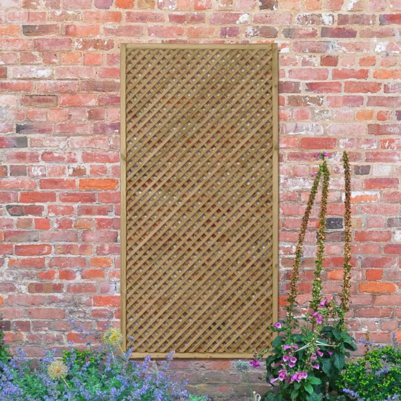 3ft High Forest Wisley Lattice Trellis - In Situ